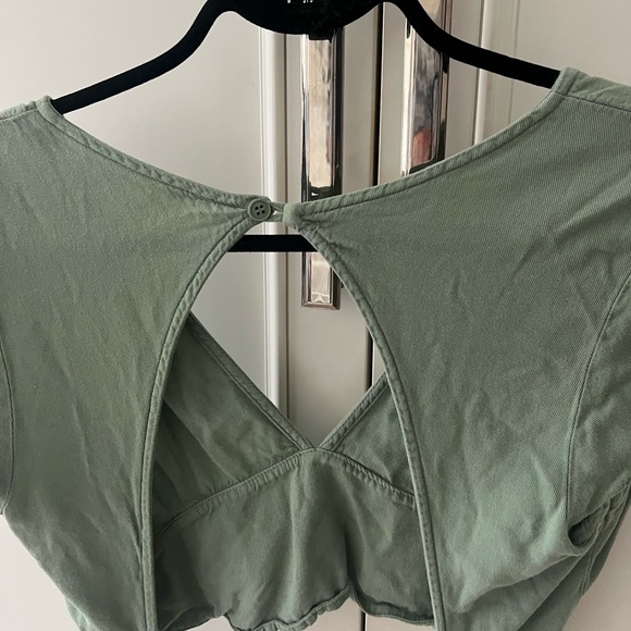 Brandy Melville Open Back Tee - Picture 4 of 8